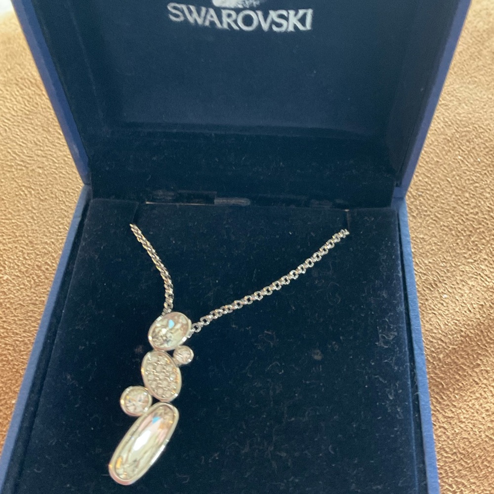 SWAROVSKI Crystal Necklace NEW IN BOX GREAT GIFT elegant and unique